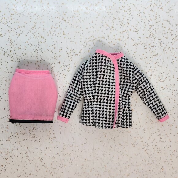 Barbie Dress N Play Travel Set - Picture 3 of 3